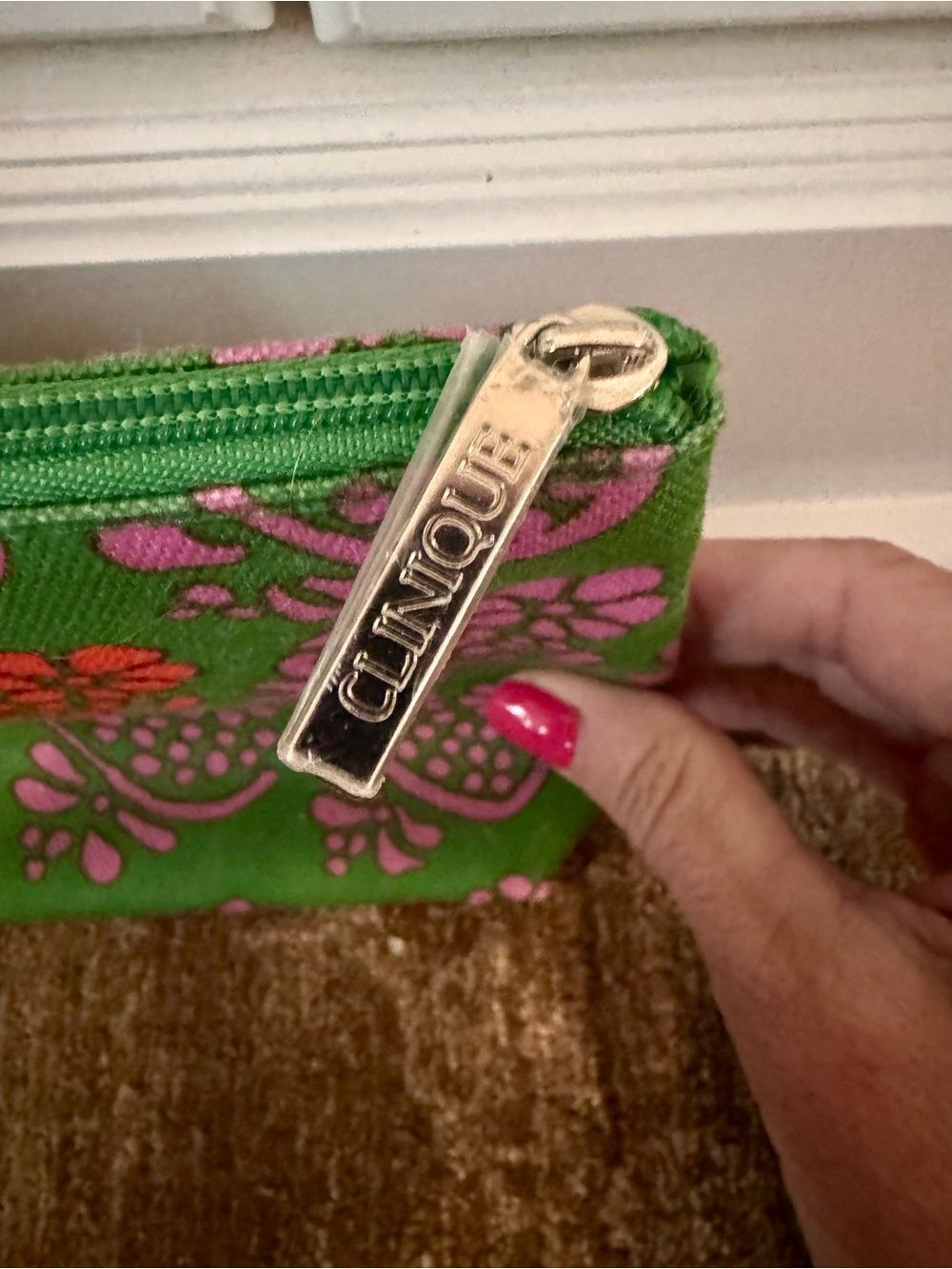 Clinique x Marimekko Green Floral Cosmetic Bag and Card Holder - Picture 7 of 13